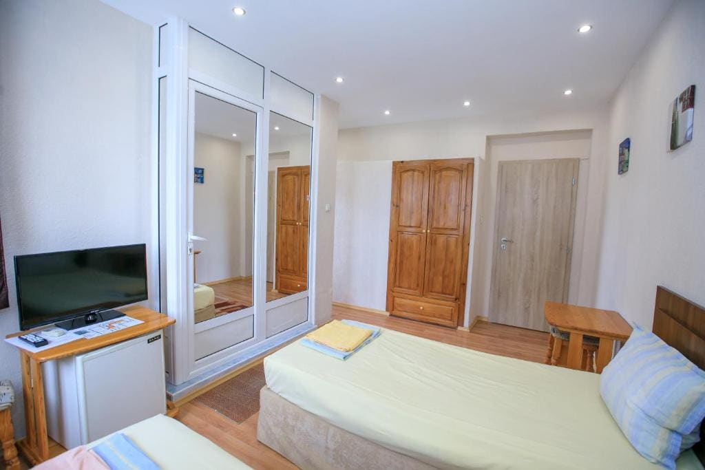 Twin Room with Balcony room - Image 1