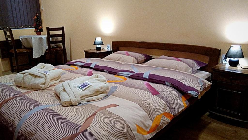 Double Room with Private Bathroom room - Image 3