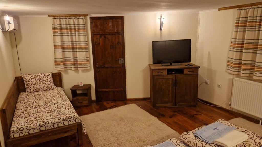 Triple Room with Bathroom room - Image 2