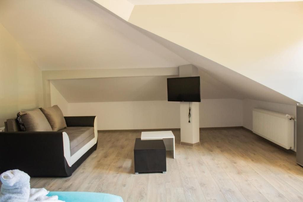 Deluxe Family Room room - Image 3