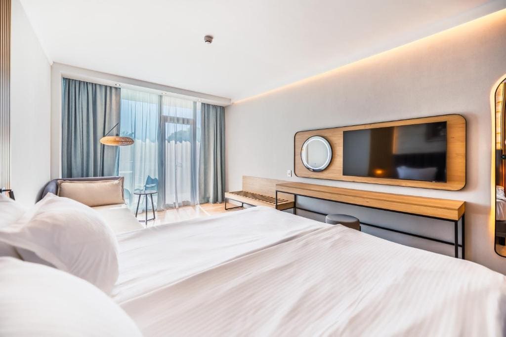 Deluxe Double Room with Side Sea View room - Image 1
