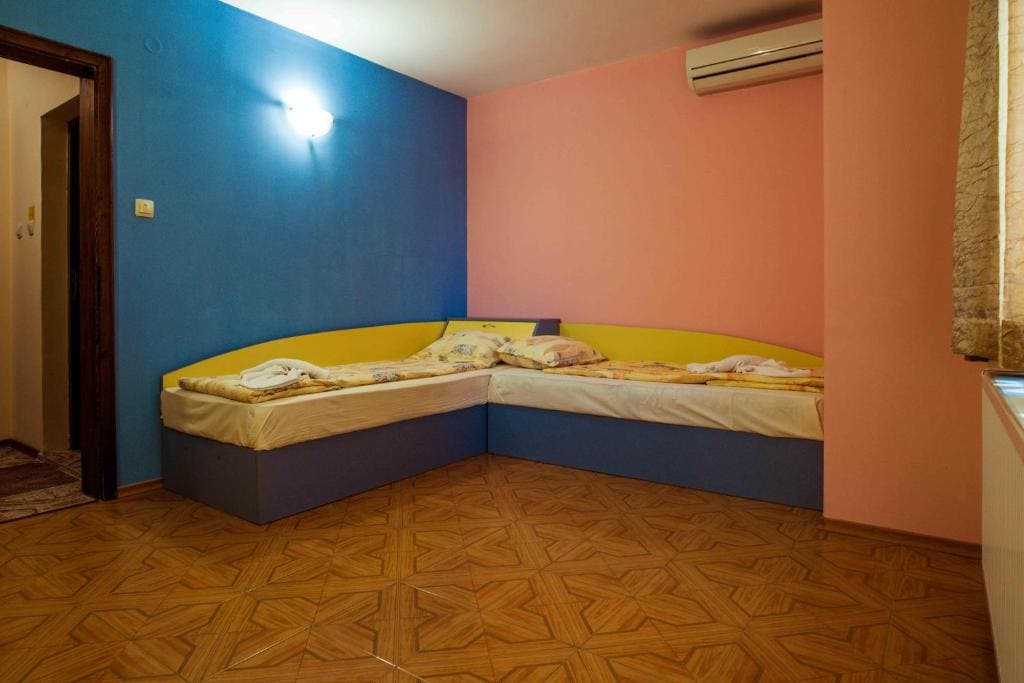 Family Room with Balcony room - Image 2