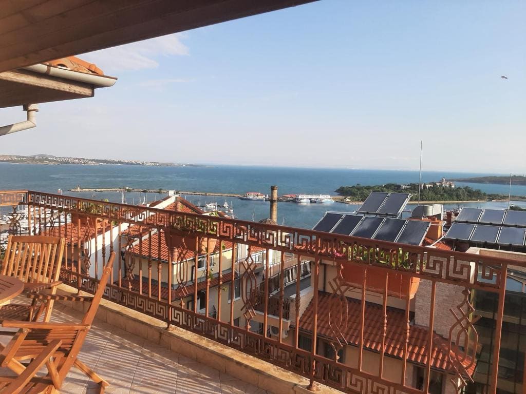 Superior Suite with Sea View room - Image 1