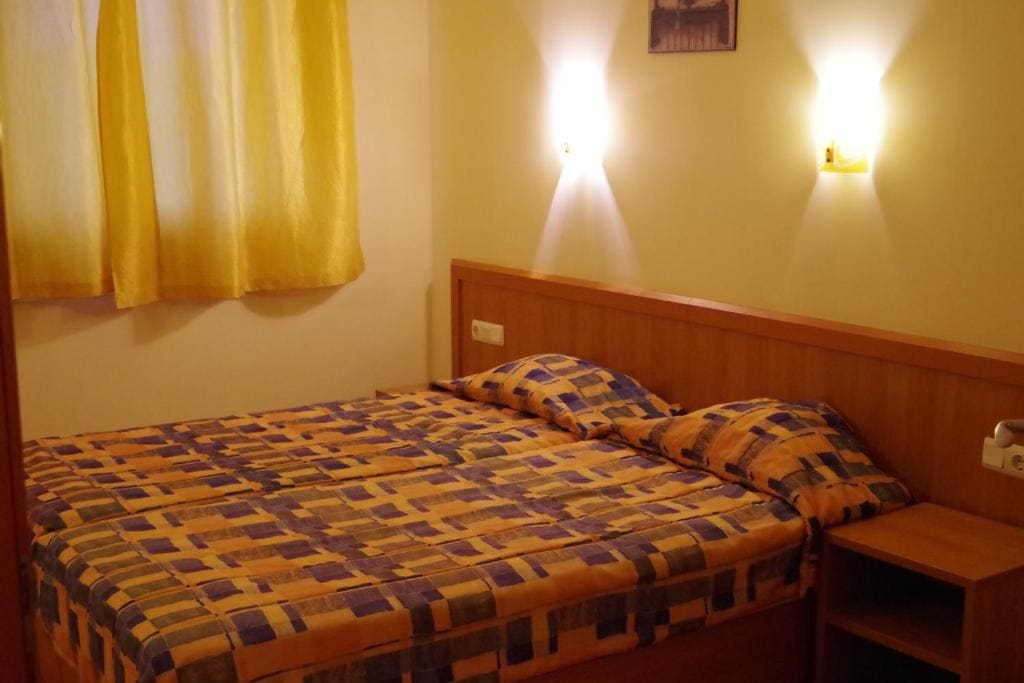 One-Bedroom Apartment with Balcony room - Image 1