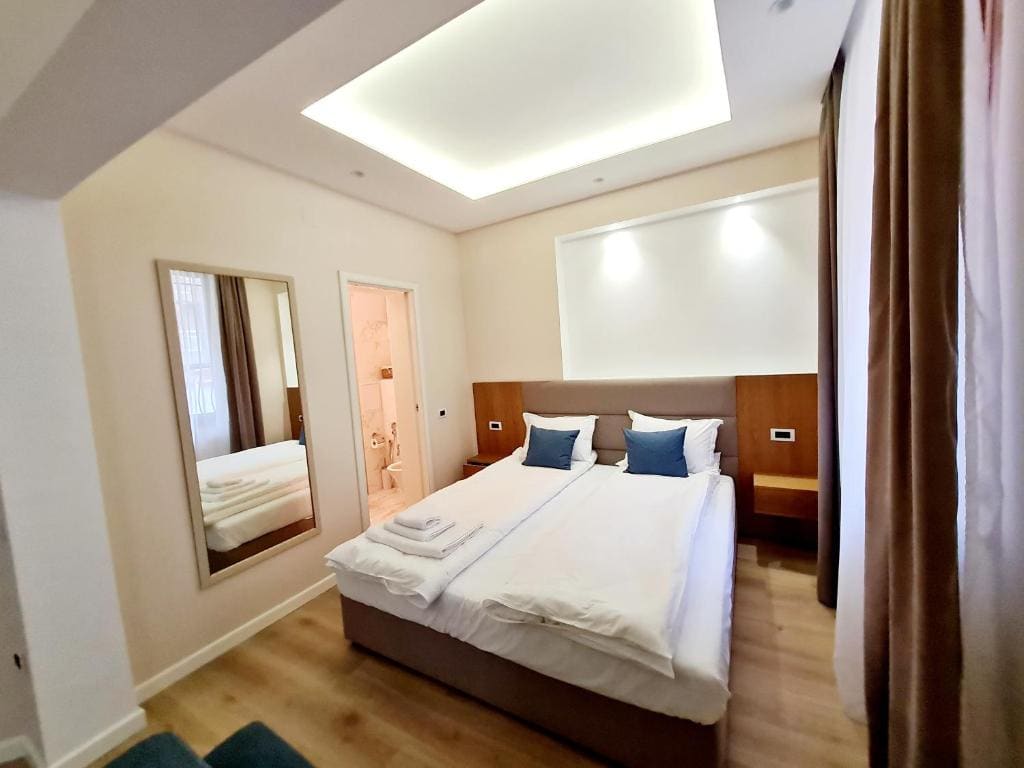 Deluxe King Room room - Image 3