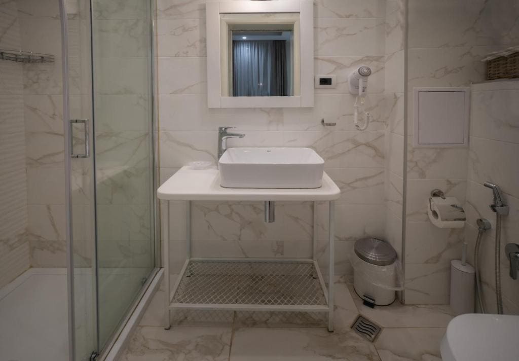 Deluxe King Room room - Image 2