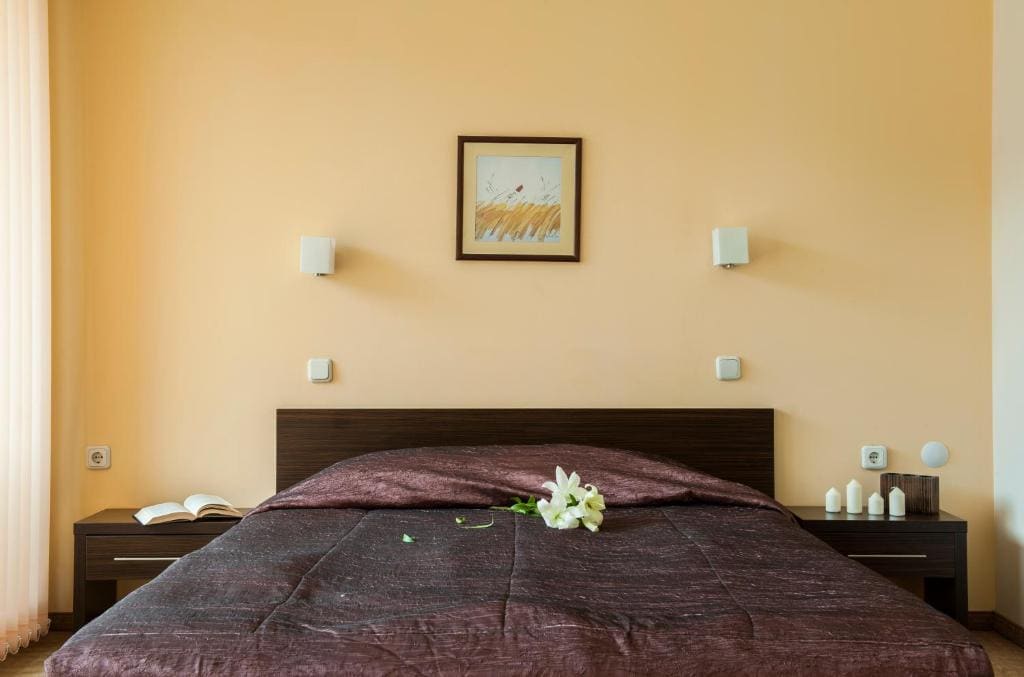 Double Room with Spa Bath room - Image 3