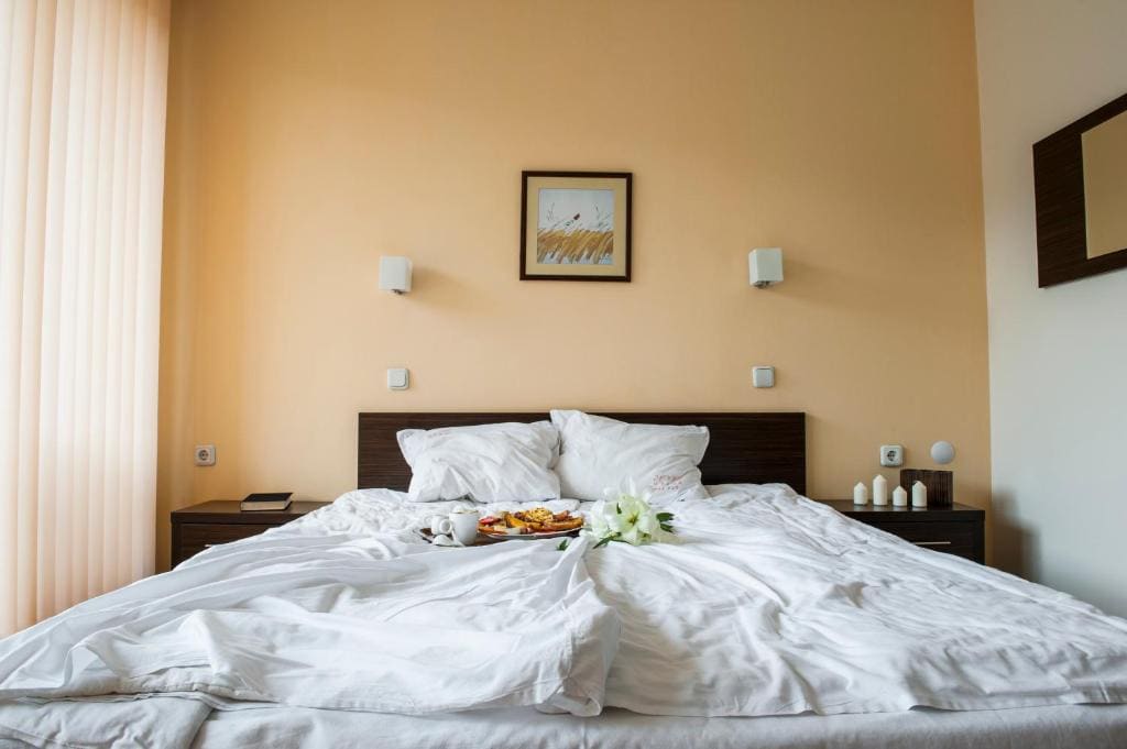 Double Room with Spa Bath room - Image 1