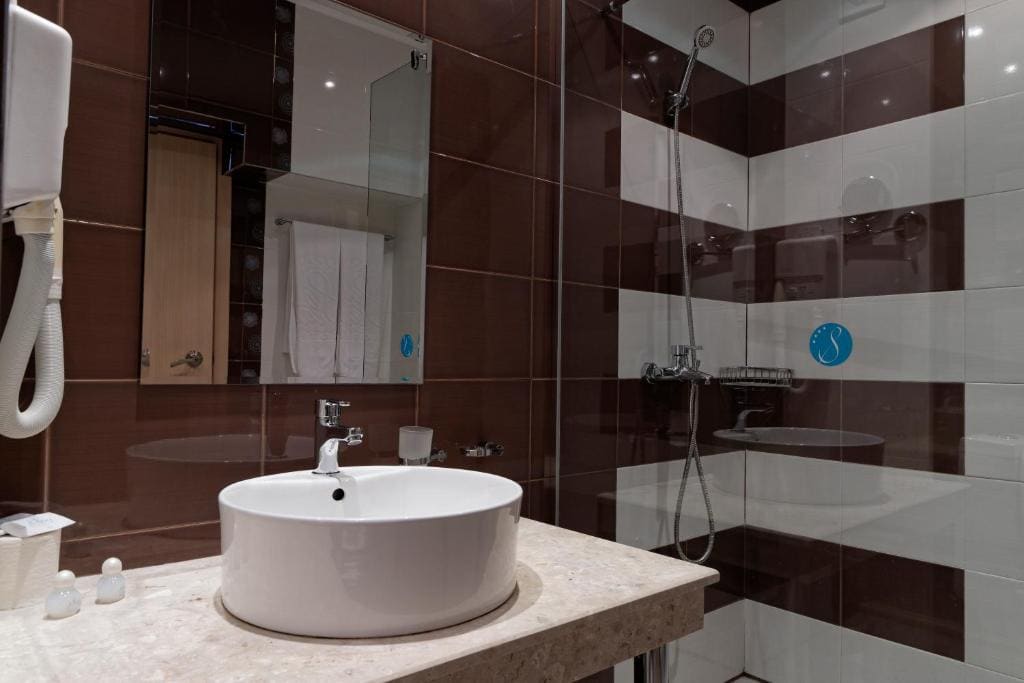Standard Twin Room room - Image 2