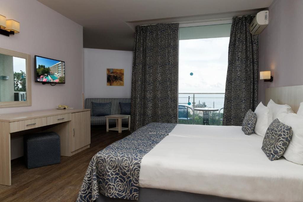 Superior Twin Room with Sea View room - Image 1