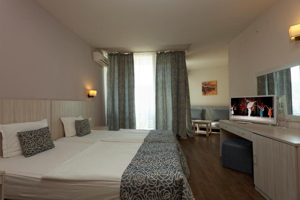 Superior Twin Room room - Image 2