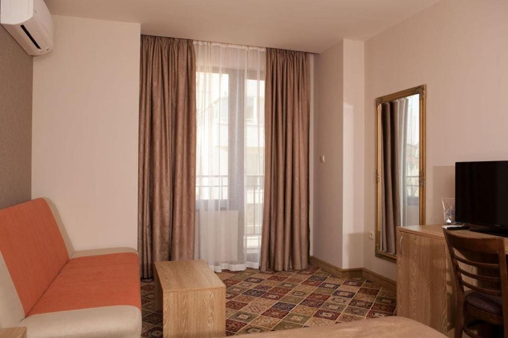 Deluxe Double Room with Extra Bed (3 Adults) room - Image 3
