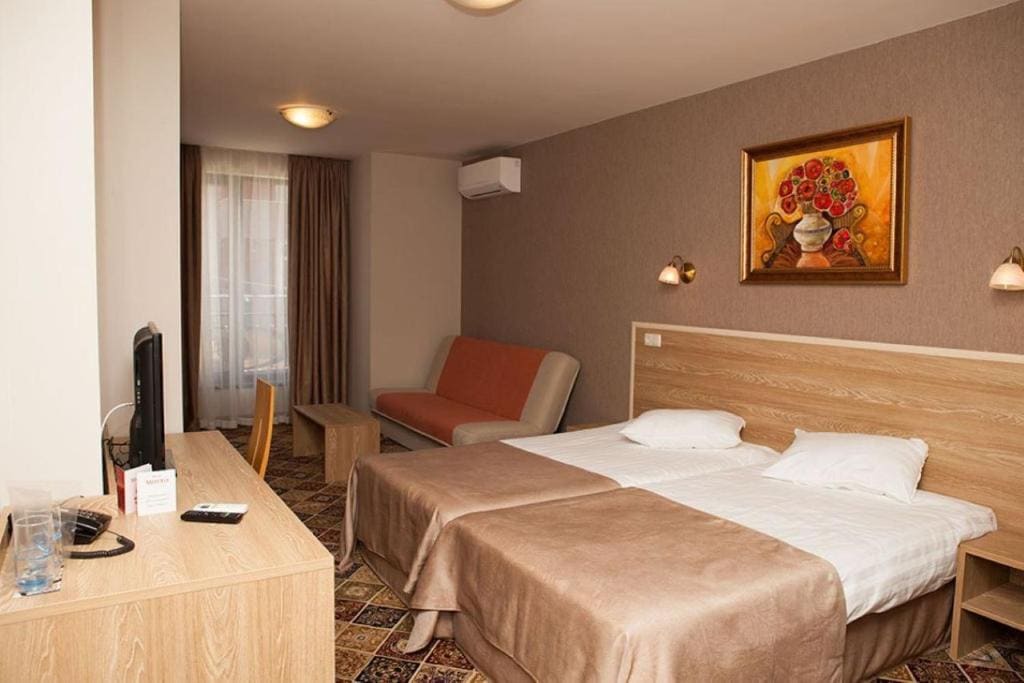 Deluxe Double Room with Extra Bed (3 Adults) room - Image 2