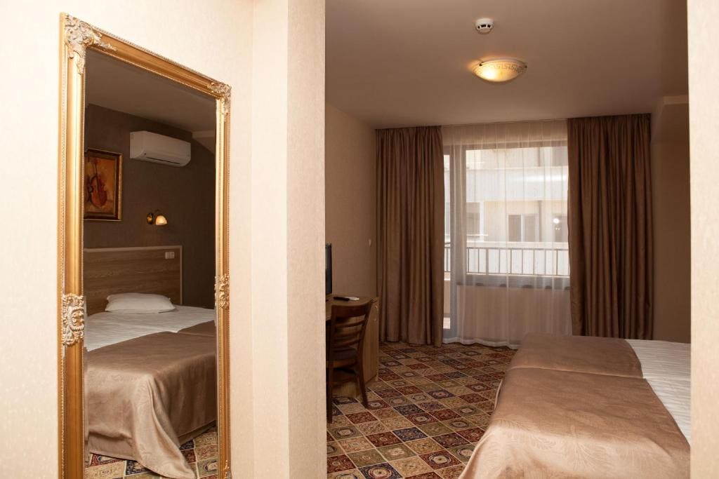 Double Room with Balcony room - Image 1