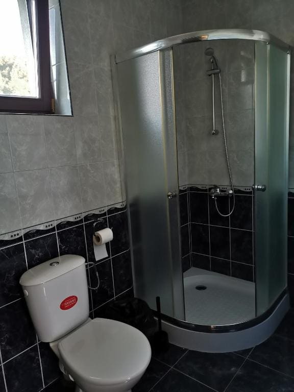 Double Room with Private Bathroom room - Image 3