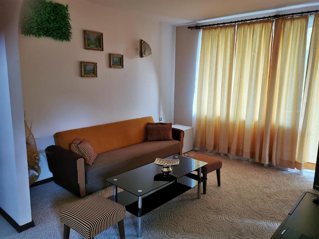 Quadruple Room with Private Bathroom room - Image 1