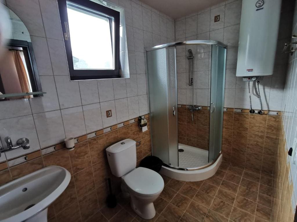 Quadruple Room with Private Bathroom room - Image 3