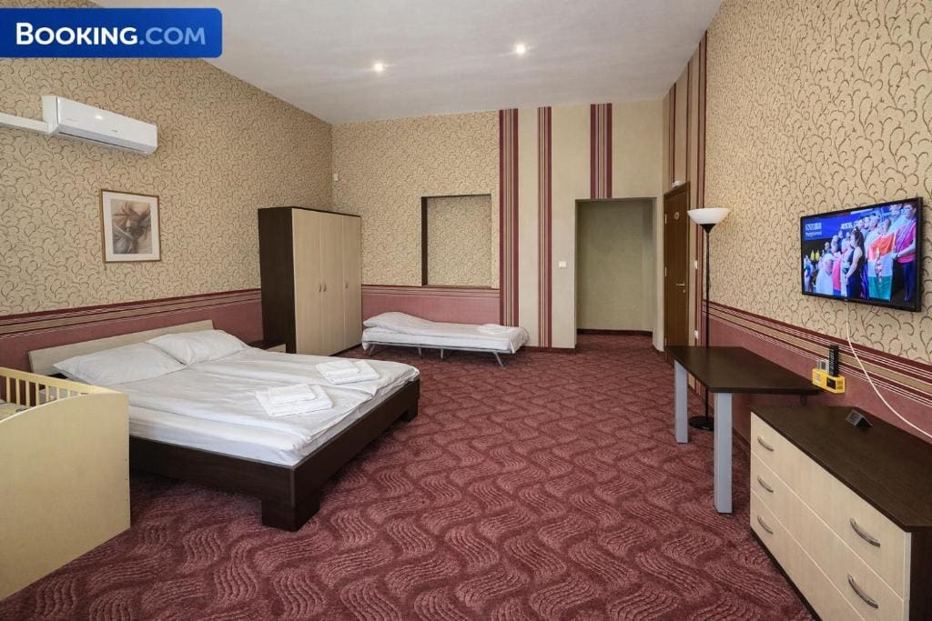Deluxe Family Room room - Image 1