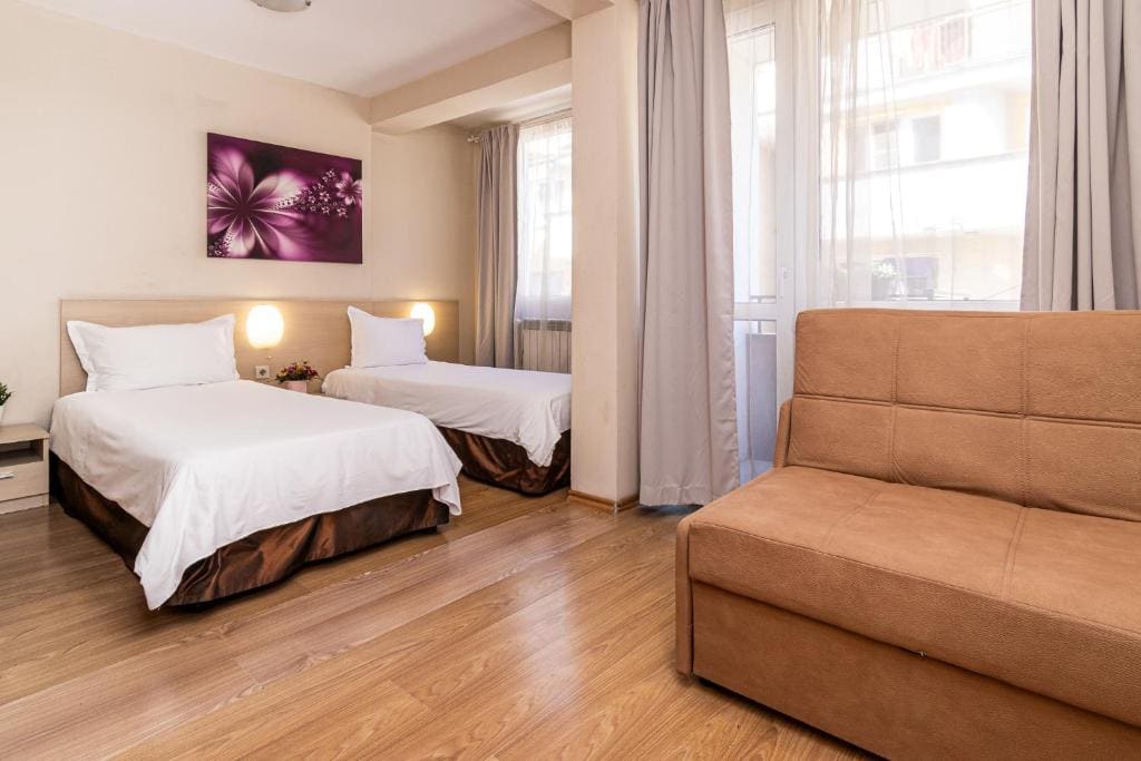 Triple Room with Balcony room - Image 1