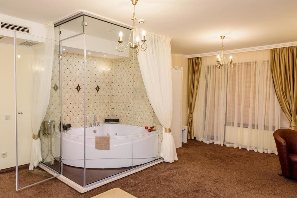 Studio with Spa Bath room - Image 3