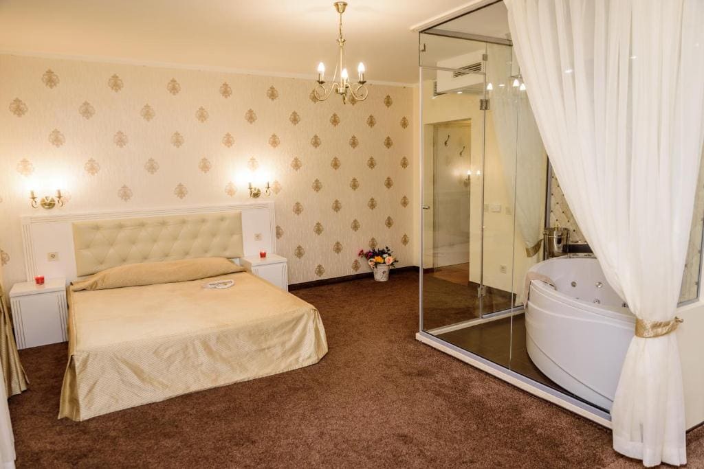 Studio with Spa Bath room - Image 2