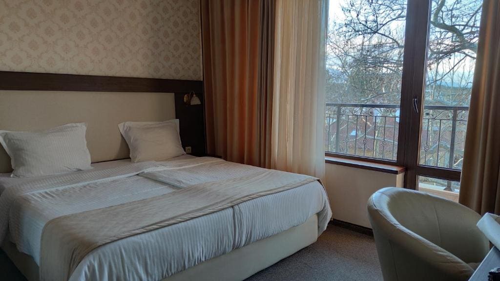 Double Room with Balcony room - Image 1