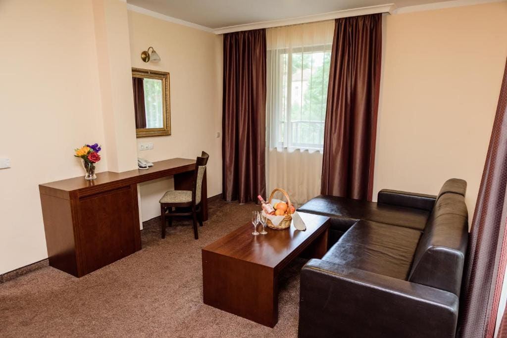 One-Bedroom Suite room - Image 2
