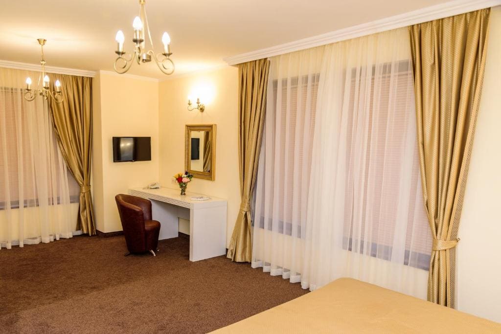 Studio with Spa Bath room - Image 1