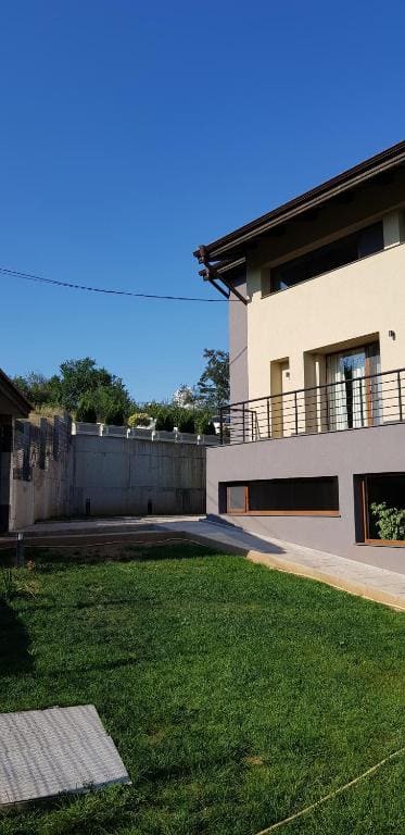 Seven-Bedroom House room - Image 1