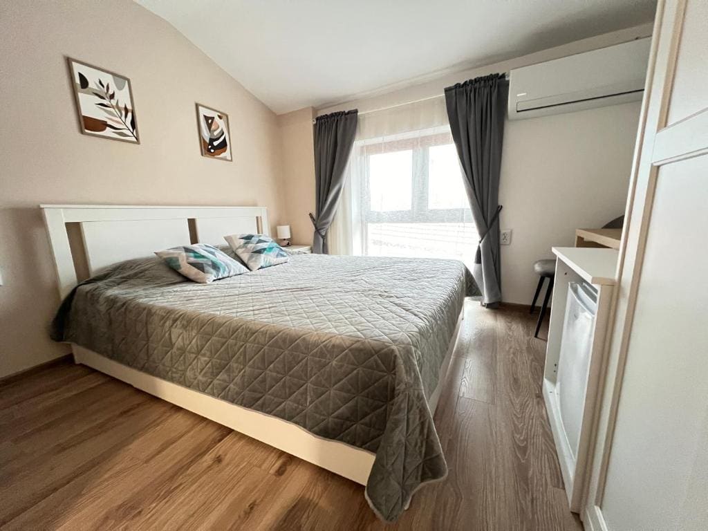 Double Room with Private Bathroom room - Image 2