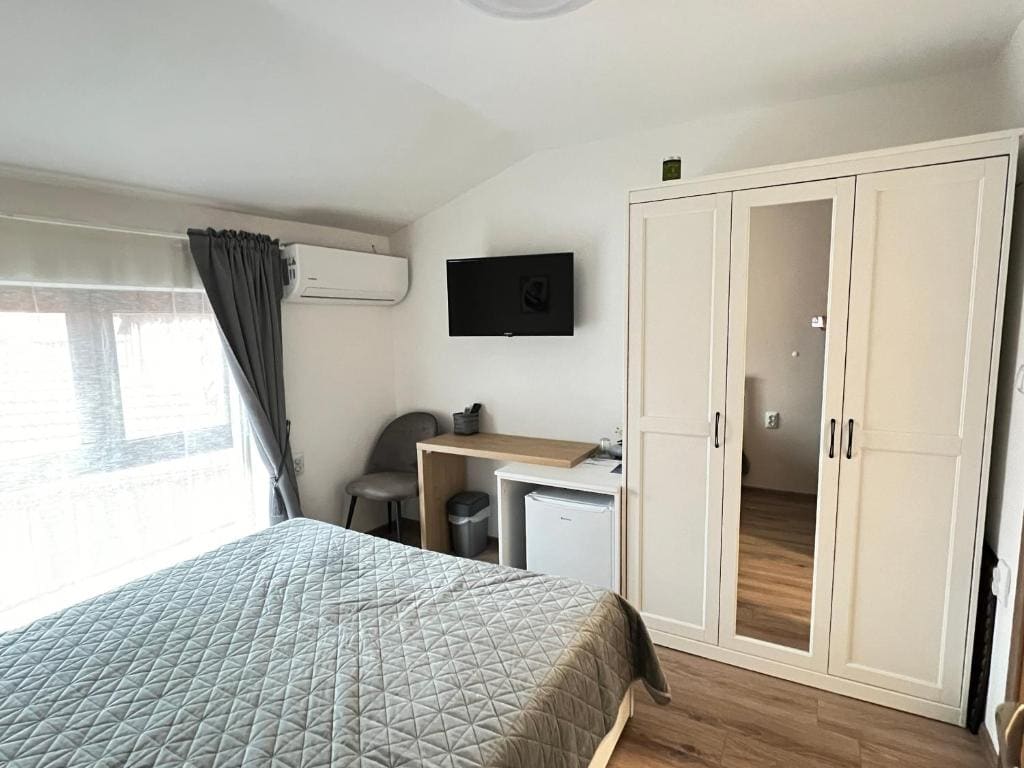 Double Room with Private Bathroom room - Image 1