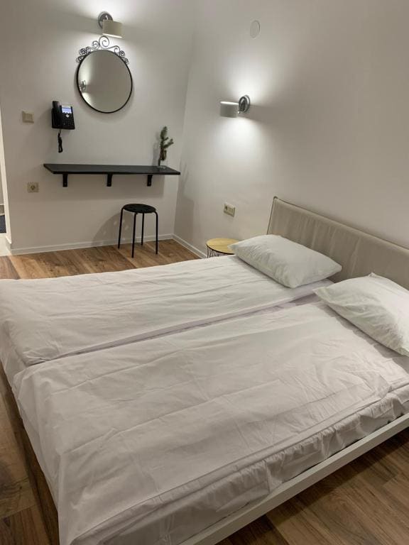 Double Room with Private Bathroom room - Image 1