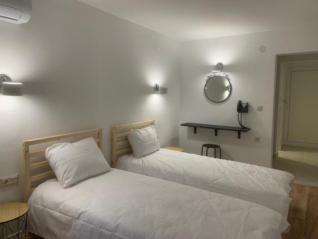 Double Room with Private Bathroom room - Image 2