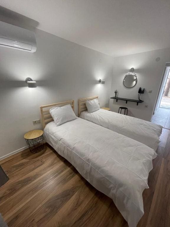 Double Room with Private Bathroom room - Image 3