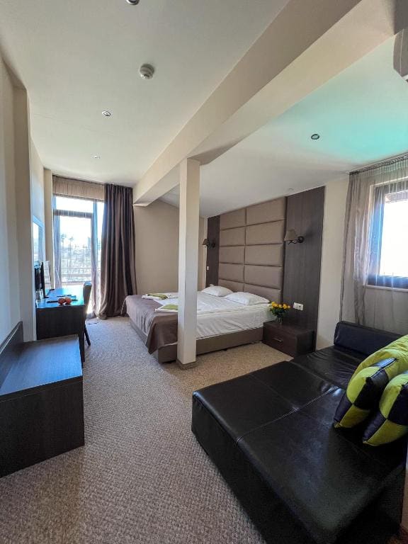 Deluxe Double Room room - Image 2