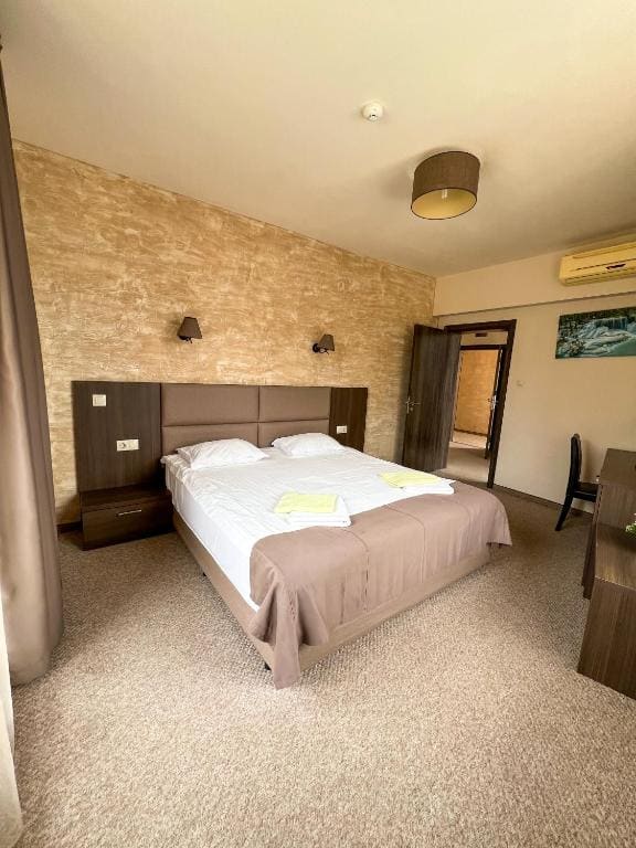 Family Room room - Image 1