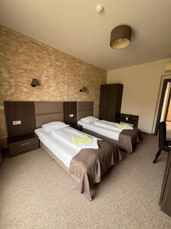Family Room room - Image 2