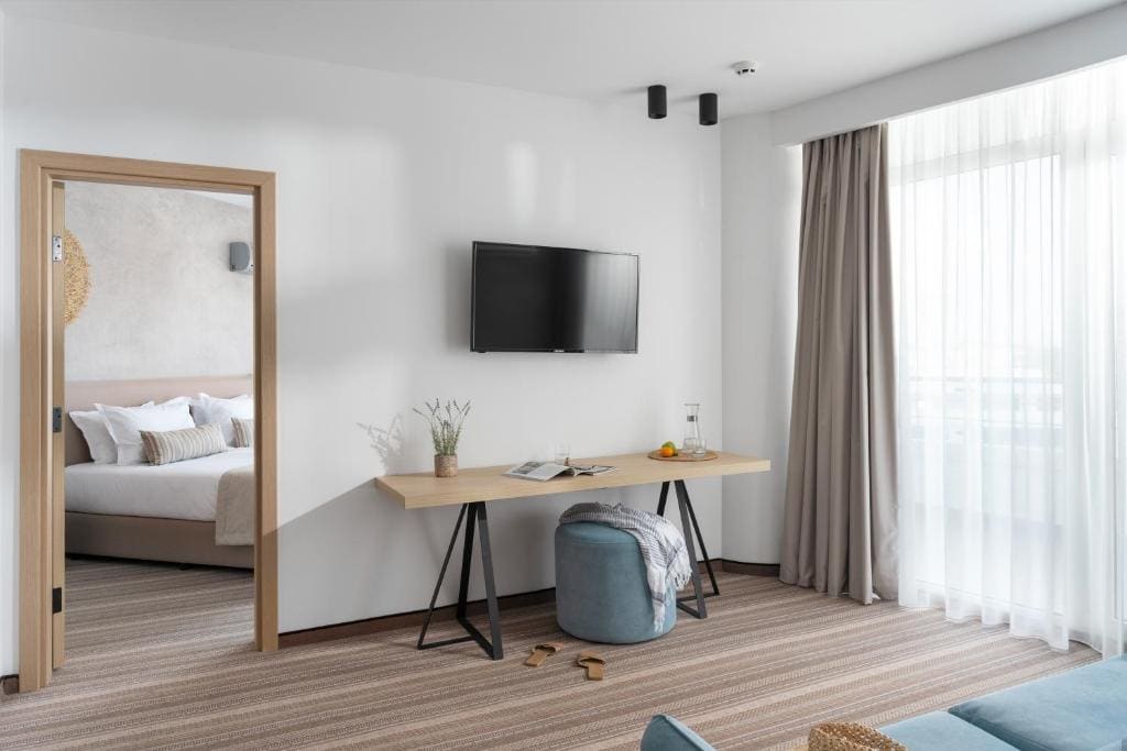 One-Bedroom Apartment with Balcony room - Image 2