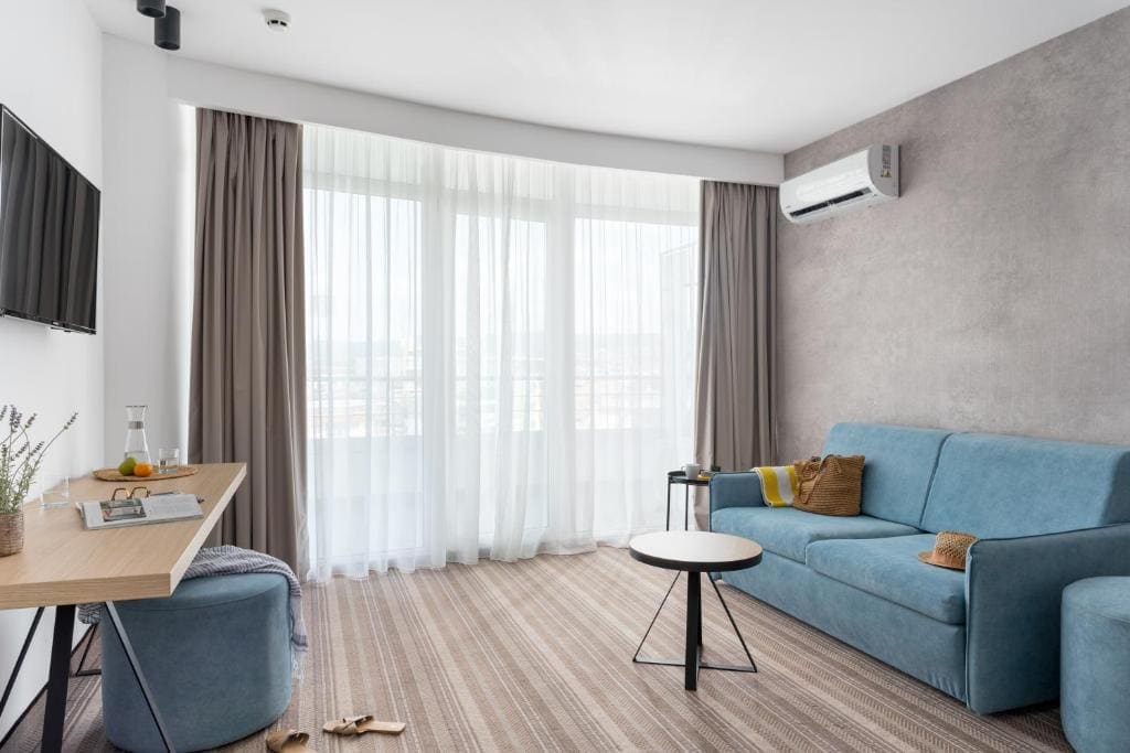 One-Bedroom Apartment with Balcony room - Image 1