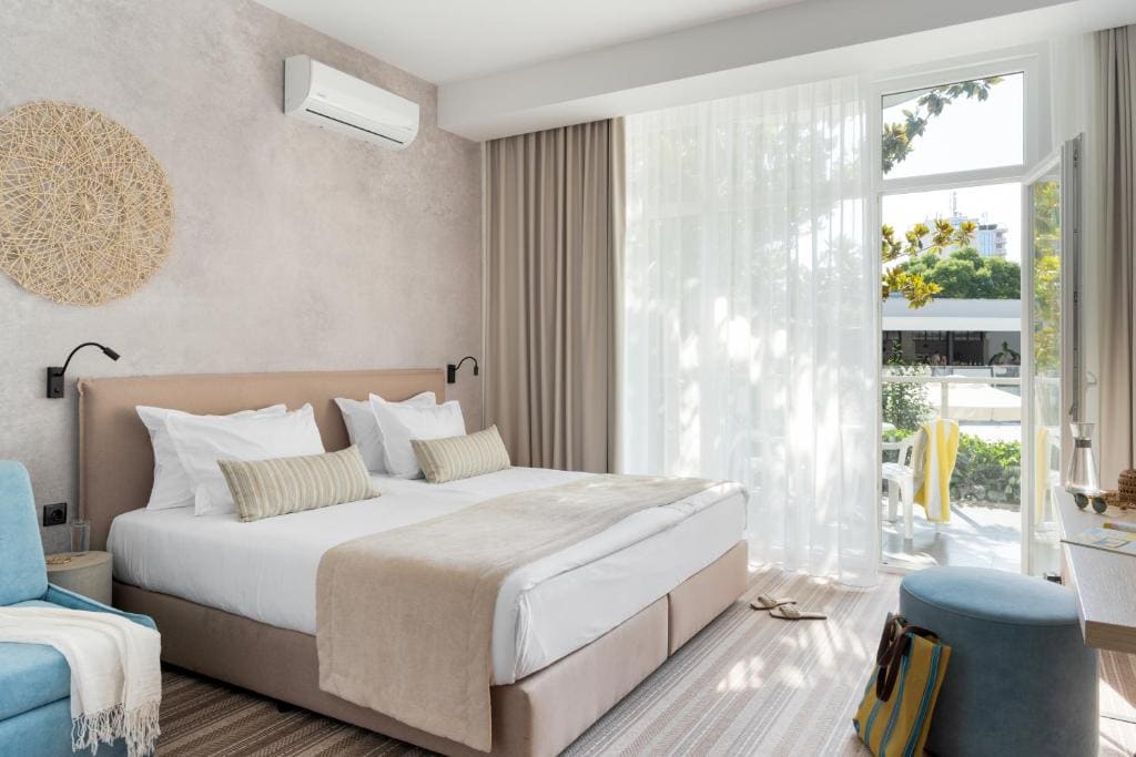 Studio with Balcony room - Image 2