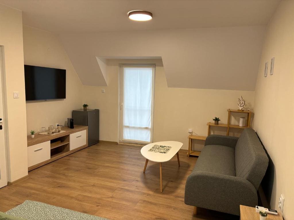 Deluxe Double Room with Balcony room - Image 3