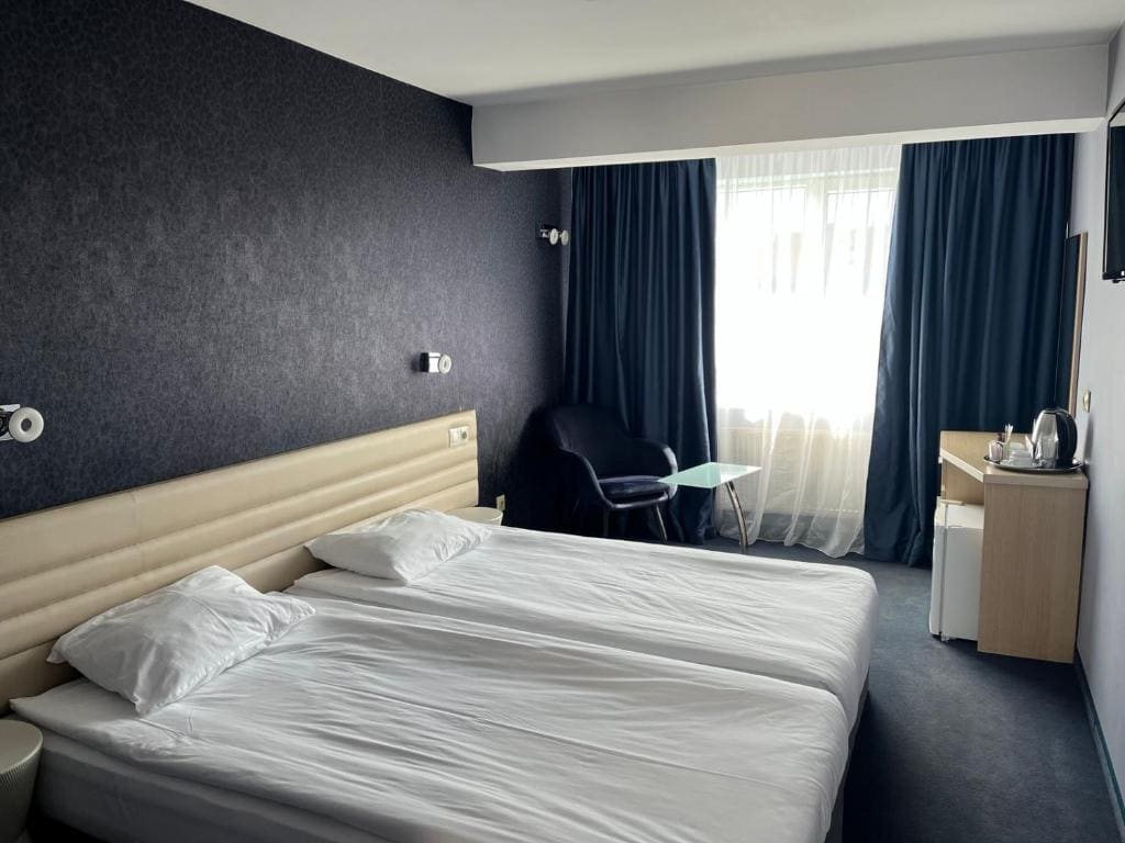 Double Room with Balcony room - Image 3