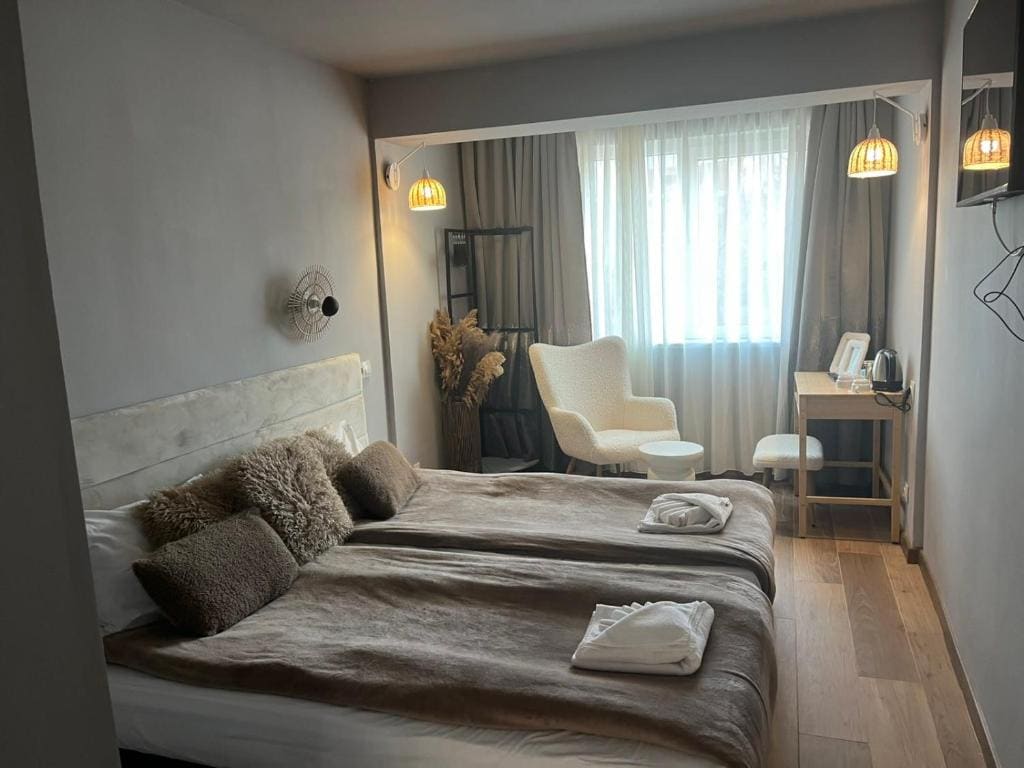 Double Room with Balcony room - Image 1