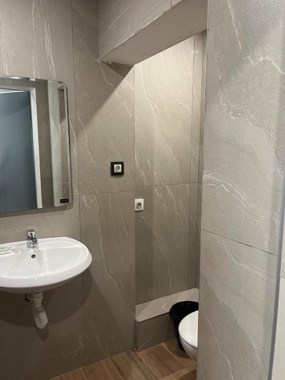 Double Room with Balcony room - Image 2