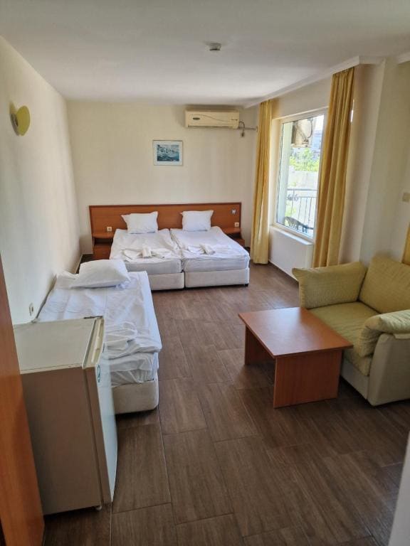 Standard Triple Room room - Image 1