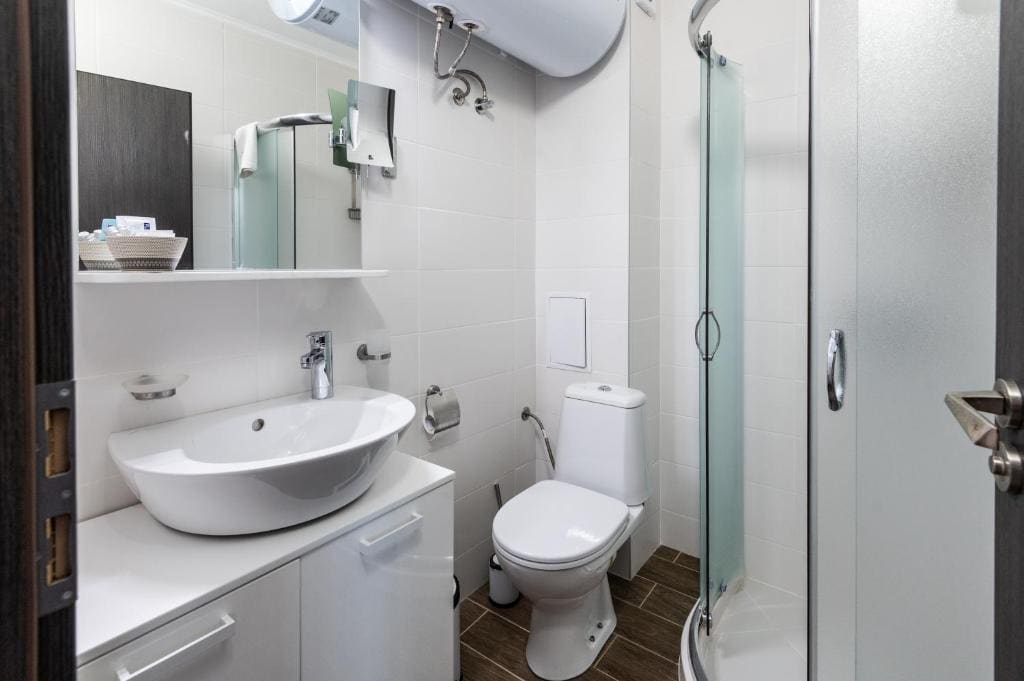 One-Bedroom Apartment room - Image 2