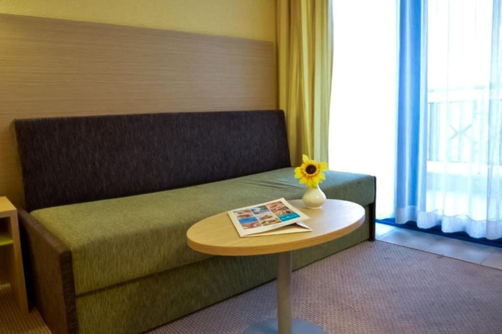 Twin Room with Sea View room - Image 1