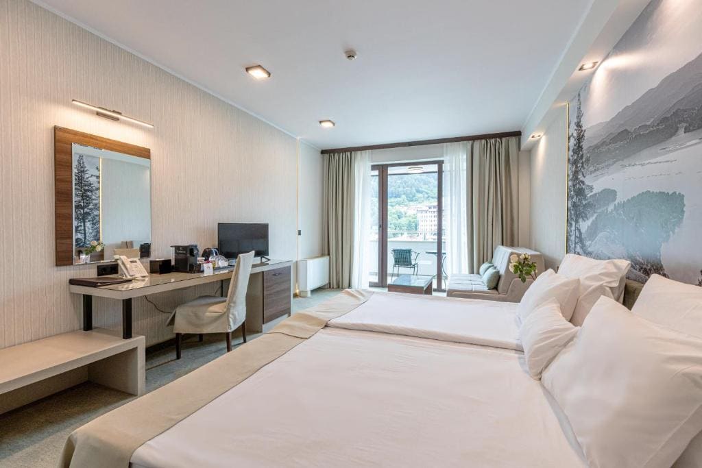 Deluxe Room with Balcony - Free Spa Access room - Image 1