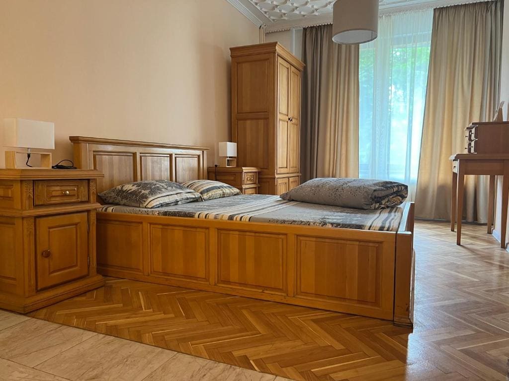 Deluxe Queen Suite room - Image 3