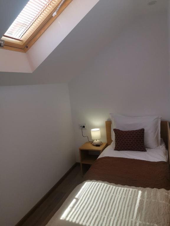 Comfort Triple Room with Shower room - Image 3